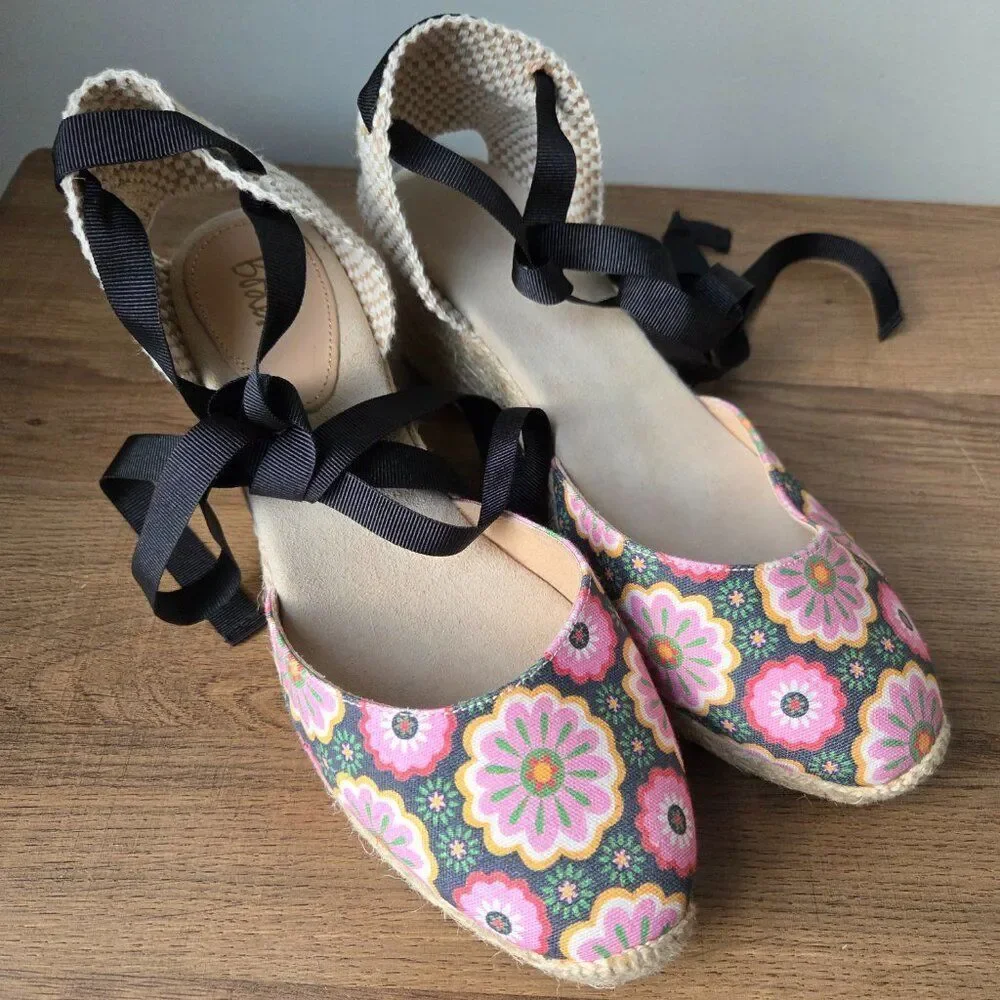 LIKE NEW NEVER WORN BODEN FLORAL STRAPPY ESPADRILLE WEDGE SANDALS 7.5 US 38 EU